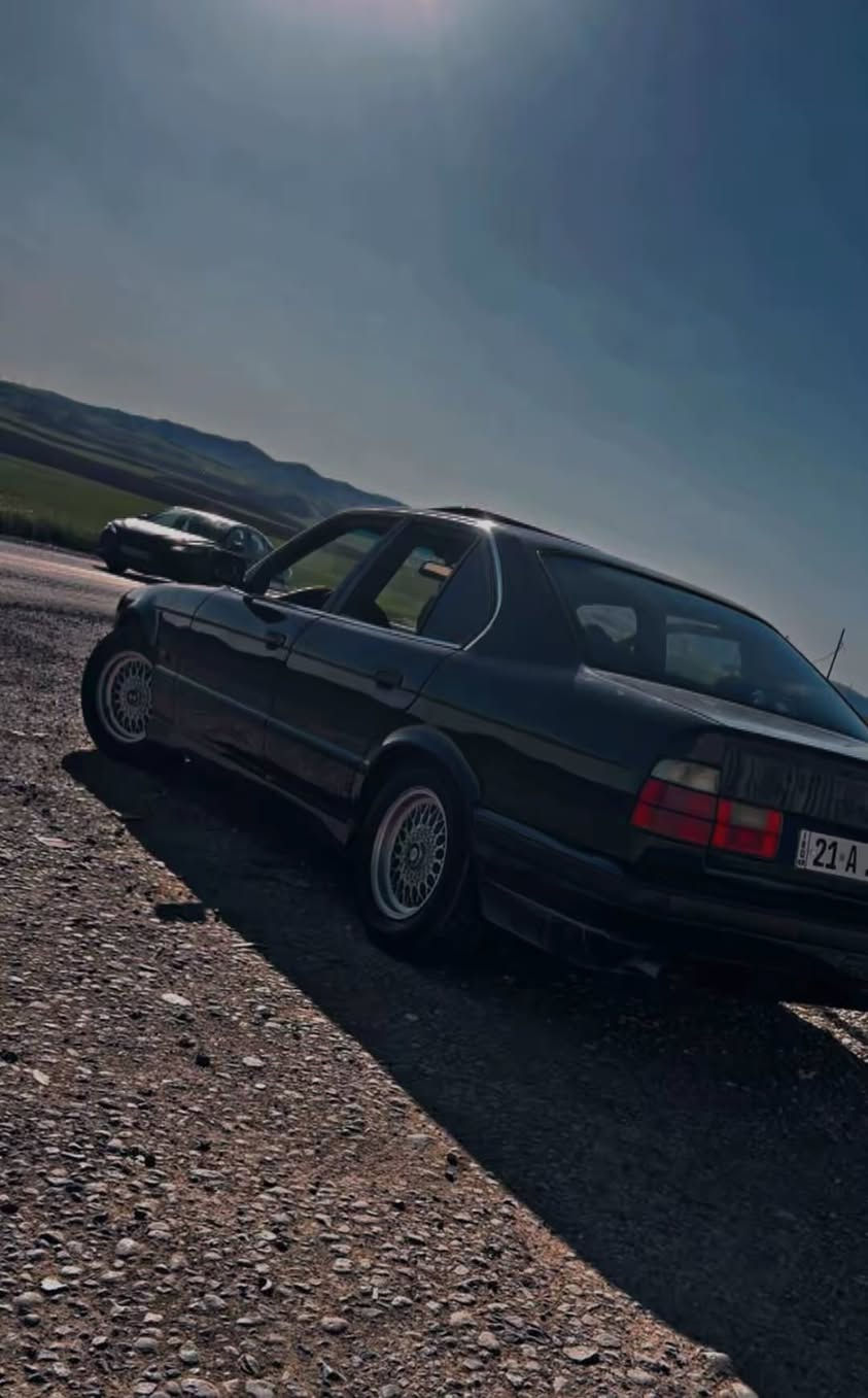 السلام عليكم 

للبيع أومراوس  بي ام دبليو 520 موديل 1994

الموديل : 1994
الحجم : 520
المحرك : 6 سلندر
الكير : أوتوماتيك 
مواصفات :  جام كهربائي / سقف سلايت / باور / 
قفل مركزي / باتري جديد / سنويه جديد / نظيف وجاهز 
سياره بدون أي حادث  فقط صبغ للجمالي 
السعر /68. وبيه مجال للطيبين  
عنوان كركوك./.  ***********
