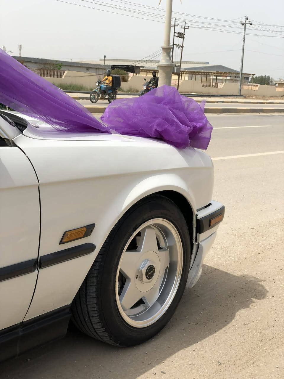 السلام عليكم 
BMW e30 اذا اكو مراوس برينو  نظيفه كير عادي ويفضل مكان ديوانيه ***********
