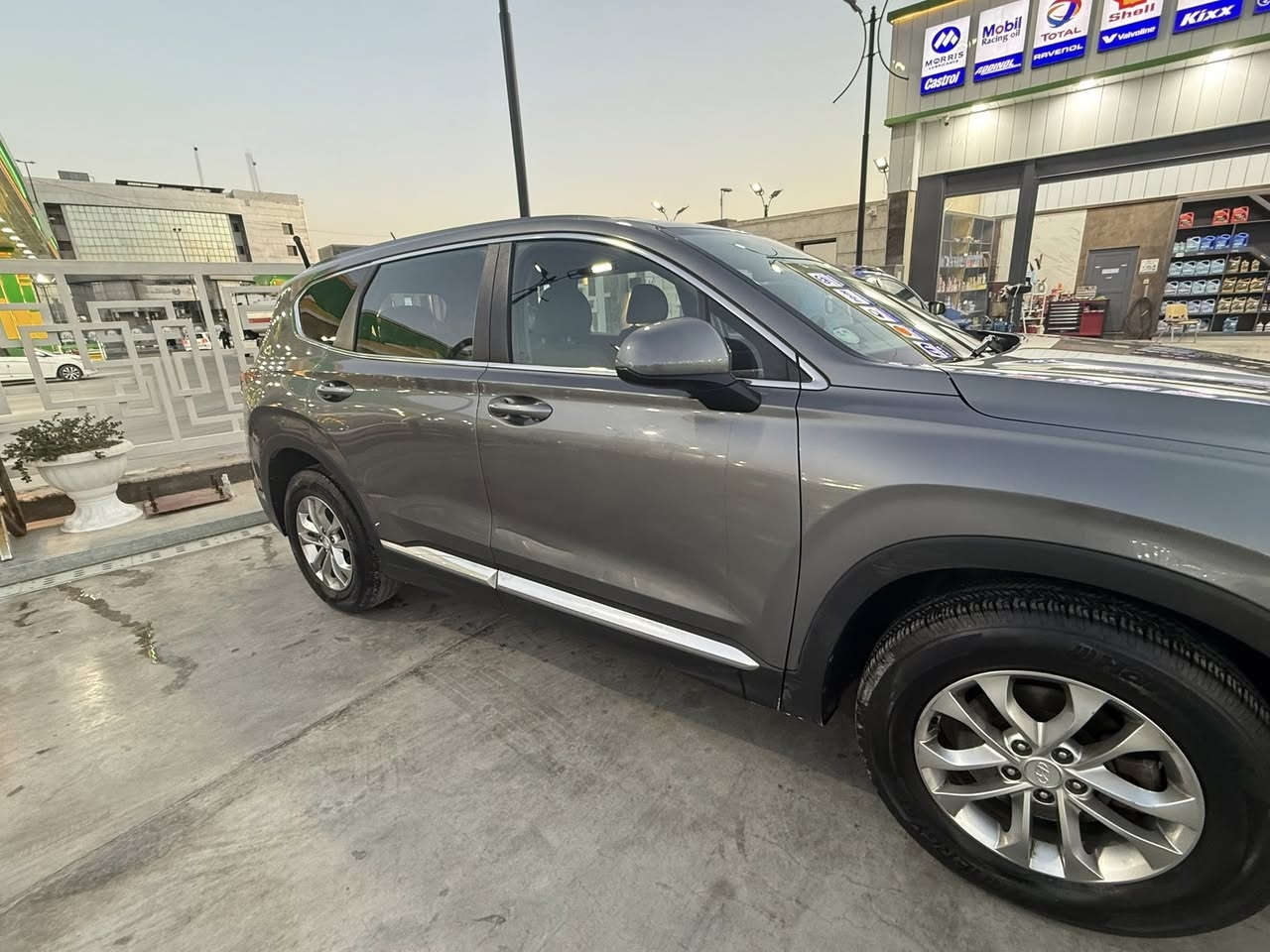 السلام عليكم  سنتافي موديل 2019 ماشية 70 الف ميل بدون ايرباكات ضربة خفيفة جداً وبيهة شخط بالجانب هنا نشخطت بالعراق بالباب العكس السايق و الخلفي 

مواصفات 
محرك 2400GDI

رادارات 360 درجة 

اوتو هولد
اوتو ستوب 
تحديد مسار
قيادة ذاتية 
هاند بريك بصمة 
السيارة رقم بغداد 
موقعي بشارع فلسطين 

السعر 175 ورقة 
***********
