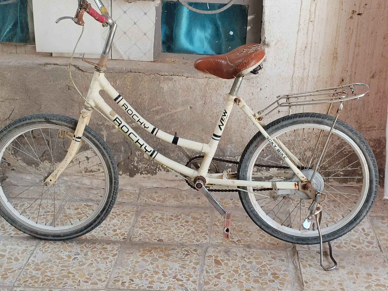 لبيع سعره 30  ***********
