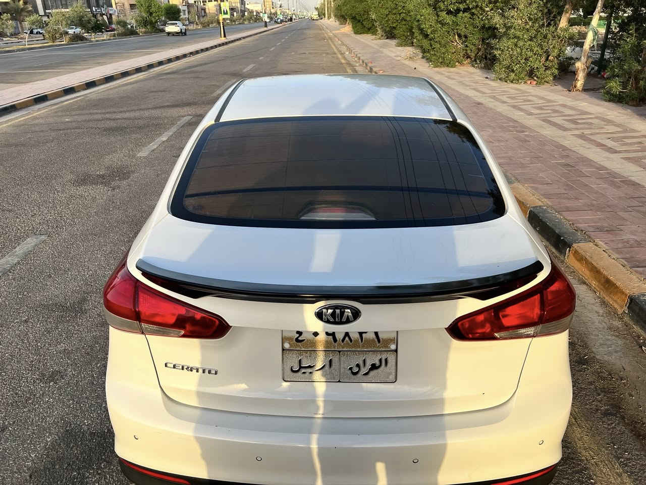 السلام عليكم سيراتو موديل 17 رقم اربيل محرك 1600 موصفاته عاديه معروفه تحكم جهتين اشاير بلمري تخم تاير جديد حداديه جديده مكينه كير كوله بشرط بيه باب الوره بيه بارد  مكاني نجف السعر 130 وبيه مجال قليل رقم موبايل ***********
