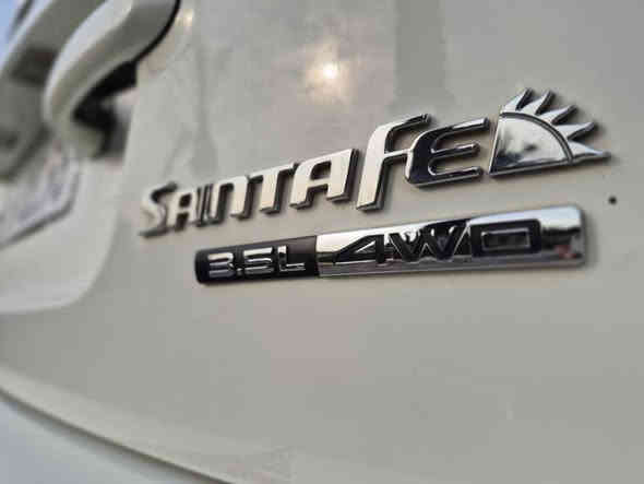 السلام عليكم
بيع فقط بدون مراوس 
سنتافي 2010 استلام شركة عامة 
كفالة من الصبغ والبارد والفتح والتبديل 
كير ومكينة برغي ما مفتوح بيهن 
مواصفات شركة فول عادي 
مكينة 3500 6 سلندر 
7 راكب 
3 قطع تبريد 
فوريل 4WD
سنوية ورقم جديد 
ماشية 229 الف كيلو على ايد وحدة من 2010 لليوم 
معروضة 163 وبيها مجال قليل 
مكاني بغداد حي الجهاد 
***********
*********** بغداد
