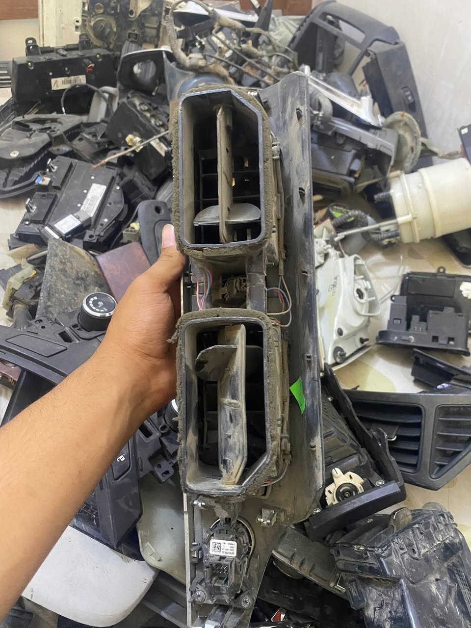 سلام عليكم قطعه اتخص BMW نوع X3 F25   -X4  F25 

بسعر ٣٠ مكاني بغداد العبيدي 

رقم هاتف *********** بي واتساب
