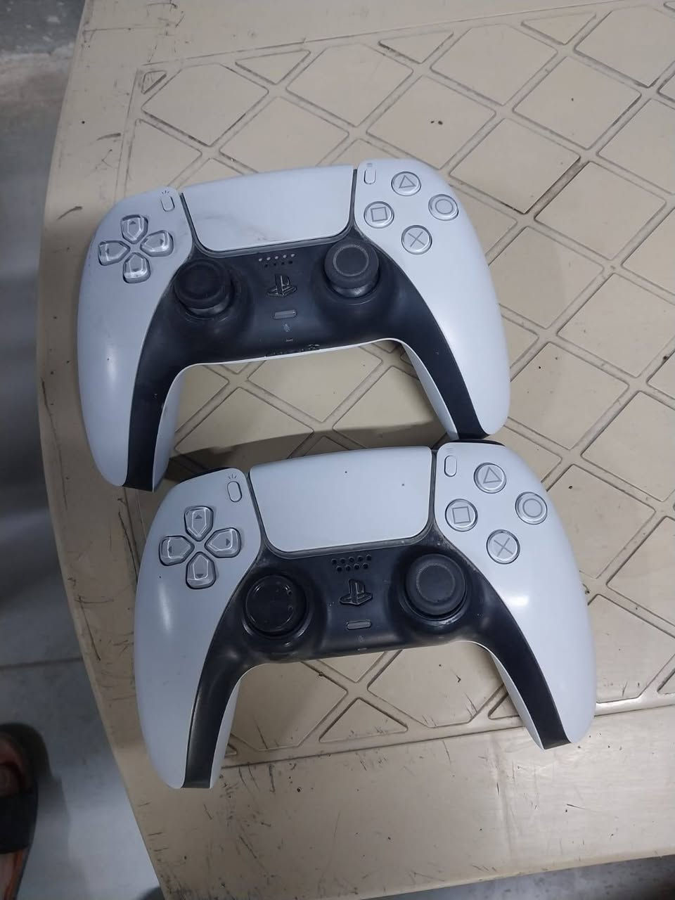 بلي 5  مع جوستك عدد 2 مع  يوبي اس  يطول ربع ساعة  تشغيل   مع قرص بيس 21   مع كيبل hd
الجهاز جديد صار شهرين من اخذته هوه واليوبي اس وجوستك
السعر  750.000


**إذا كنت صاحب هذا الإعلان وتريد حذفه لأي سبب، رجاءا أرسل رسالة إلى الدعم الفني**