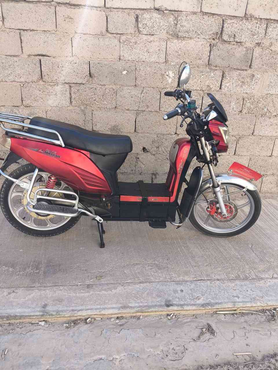 للبيع هارلي الأخوين 
5باتري موديل 23 
نضام سويج +بصمه تشغيل عن بعد
ماطور نظيف 
. نضام ار رجوع للخلف
4سرع 
كهربائيات كلها شغاله اي نقص مابيه نضافه فول 
كل نقص مابيه بطاريات عشره ونص يقرن فول 
ملاحظه دراجه ع فحص سعر 400 بيه مجال لشراي 
***********
+9647827587898
