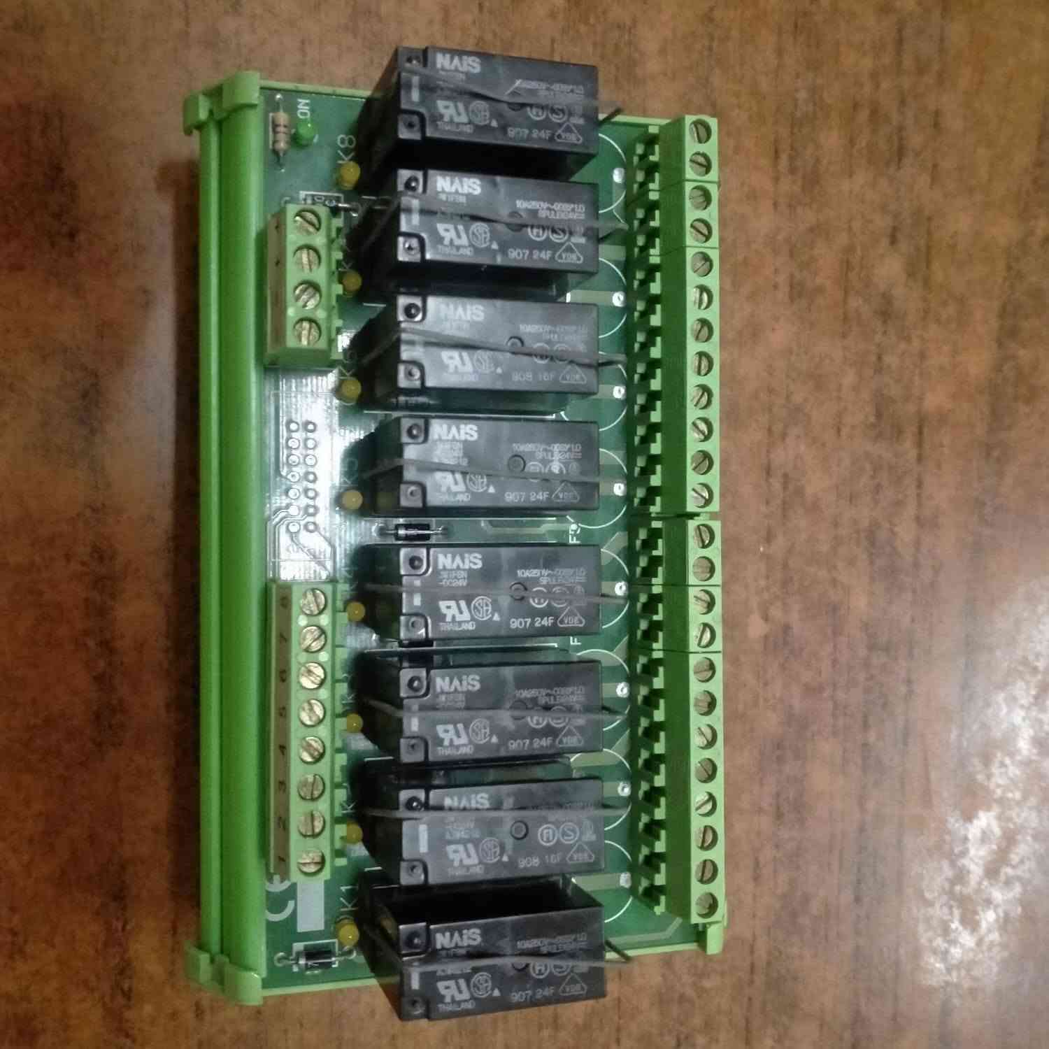 لوحات ريلاي (Relay Module) صناعية 8 قنوات - ماركة NAIS الأصلية
للبيع لوحات ريلاي (Relay Module) صناعية بحالة ممتازة، مثالية لأنظمة التحكم الآلي (PLC) ولوحات التحكم الكهربائية.
المواصفات الفنية:
عدد القنوات: 8 قنوات (8-Channel).
نوع الريليهات: NAIS (علامة تجارية عالية الجودة).
جهد التشغيل: 24 فولت تيار مستمر (DC 24V).
التصميم: مزودة بقاعدة تثبيت لسهولة التركيب على (DIN Rail).
الحالة: حالة ممتازة ونظيفة جداً.
الي عايزهم يكلمني خاص


**إذا كنت صاحب هذا الإعلان وتريد حذفه لأي سبب، رجاءا أرسل رسالة إلى الدعم الفني**