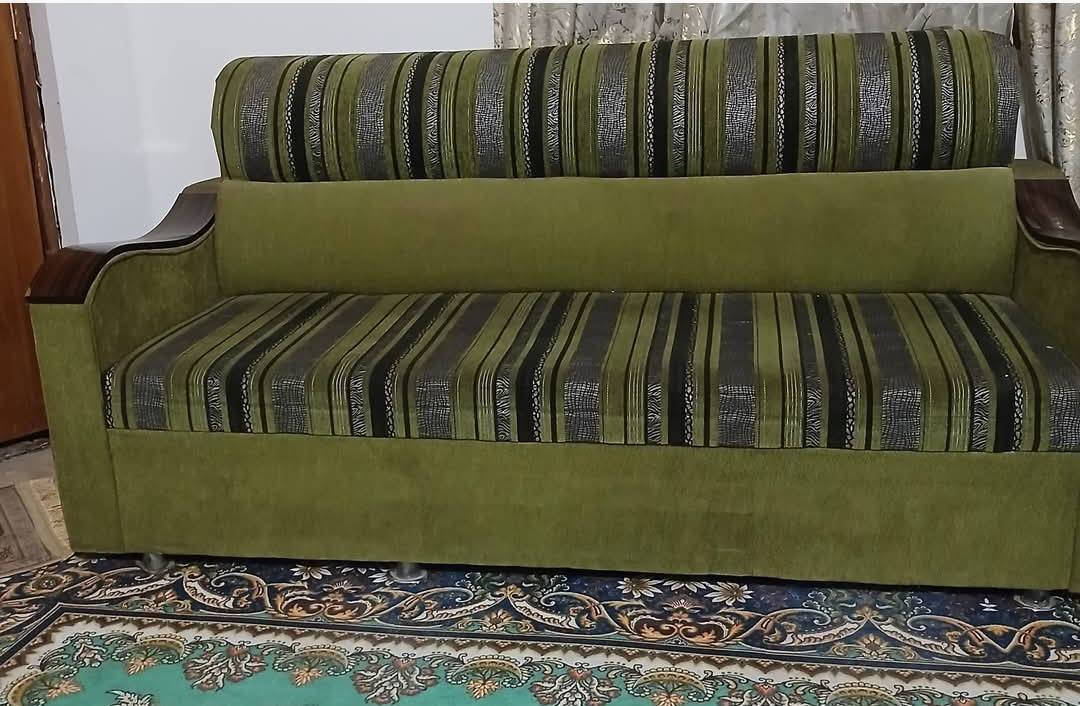 تخم قنفات ١٢ مقعد نظيف جدا بدون اي ضرر السعر ٢٥٠ بي مجال للاستفسار ***********
