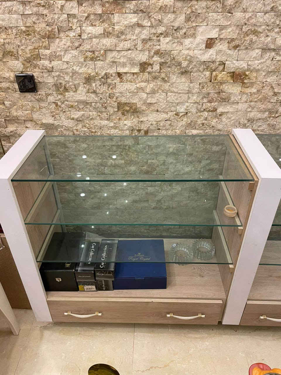 ڤاترينات للبيع مستخدم قليل كلش شغل درجة اولى 
قياسات مشكل مكاني كركوك 
ما متواجد بل فيس لأستفسار اتصل 
*********** كركوك, العراق
