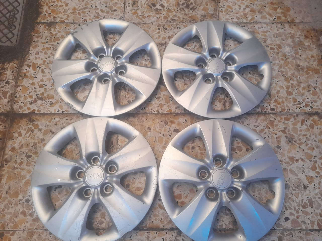 السلام عليكم 
للبيع 
تخم كبات هونداي 
وتخمين كبات كيا 
واكو كب واحد من مال الهونداي مشخط فقط
سعر التخم الواحد 40 الف بي مجال


**إذا كنت صاحب هذا الإعلان وتريد حذفه لأي سبب، رجاءا أرسل رسالة إلى الدعم الفني**