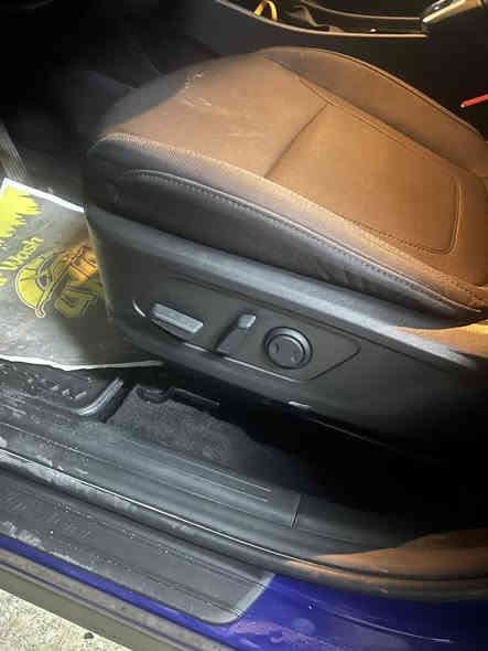 السلام عليكم 
للبيع توسان موديل 24 
حادثه كلش خفيف 
سيارة ماشي 11مايل 
كشن كهرباء 
صندوك كهرباء
ترحيب 
بصمه 
سيارة اخت زيرو جديدة بمعن الكلام 
سياره تترقم شمالي 
دخول جديد 
سعر سياره 175 بيه مجال حك جيه 
مكان سياره الانبار 
رقم الموبايل ***********
صور الحادث مرفق
