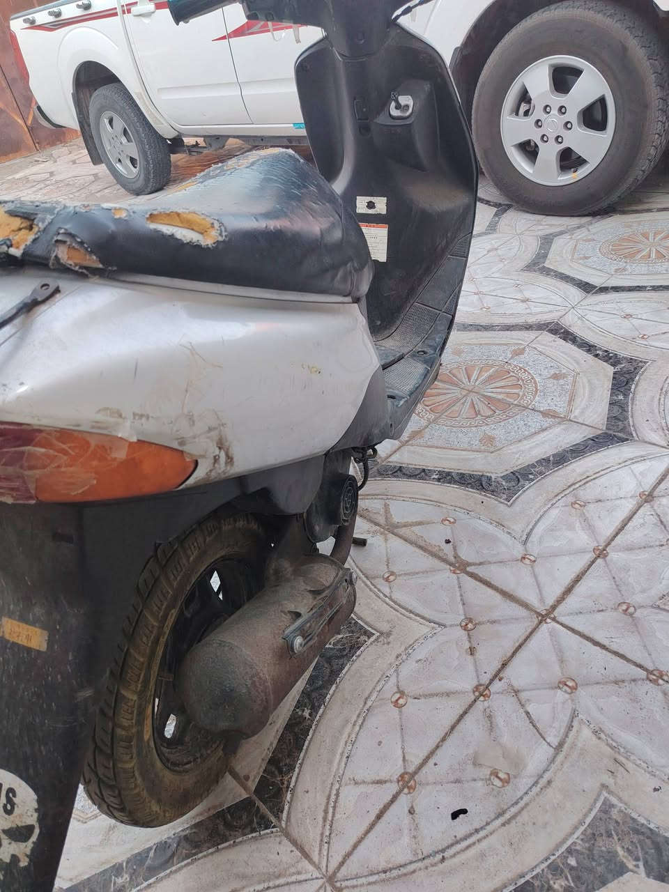 دراجه ساسوكي متروكه صارلها مده طويله نقصها ع ما اذكر فقط گلجات متروكه بسبب اشتريت دراجه شحن ابيعلك كوم حديد 125 الف وبيها مجال بسيط كلش البصره الحيانيه *********** متواجد فقط شريحه واتساب
