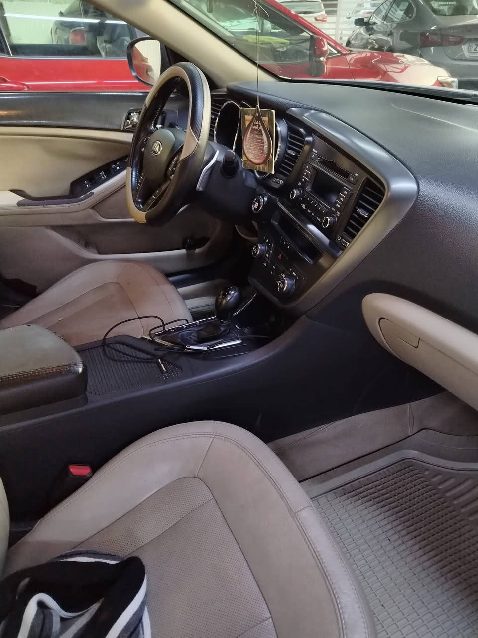 سلام عليكم
كيا اوبتما خليجي 2014
محرك 2400
فول بصمه تبريد خلفي جلد عده البانوراما
رقم أربيل انكليزي
بيه جاملغ صبغ فقط 
السعر 140 قفل قفل
العنوان النجف الاشرف
***********
