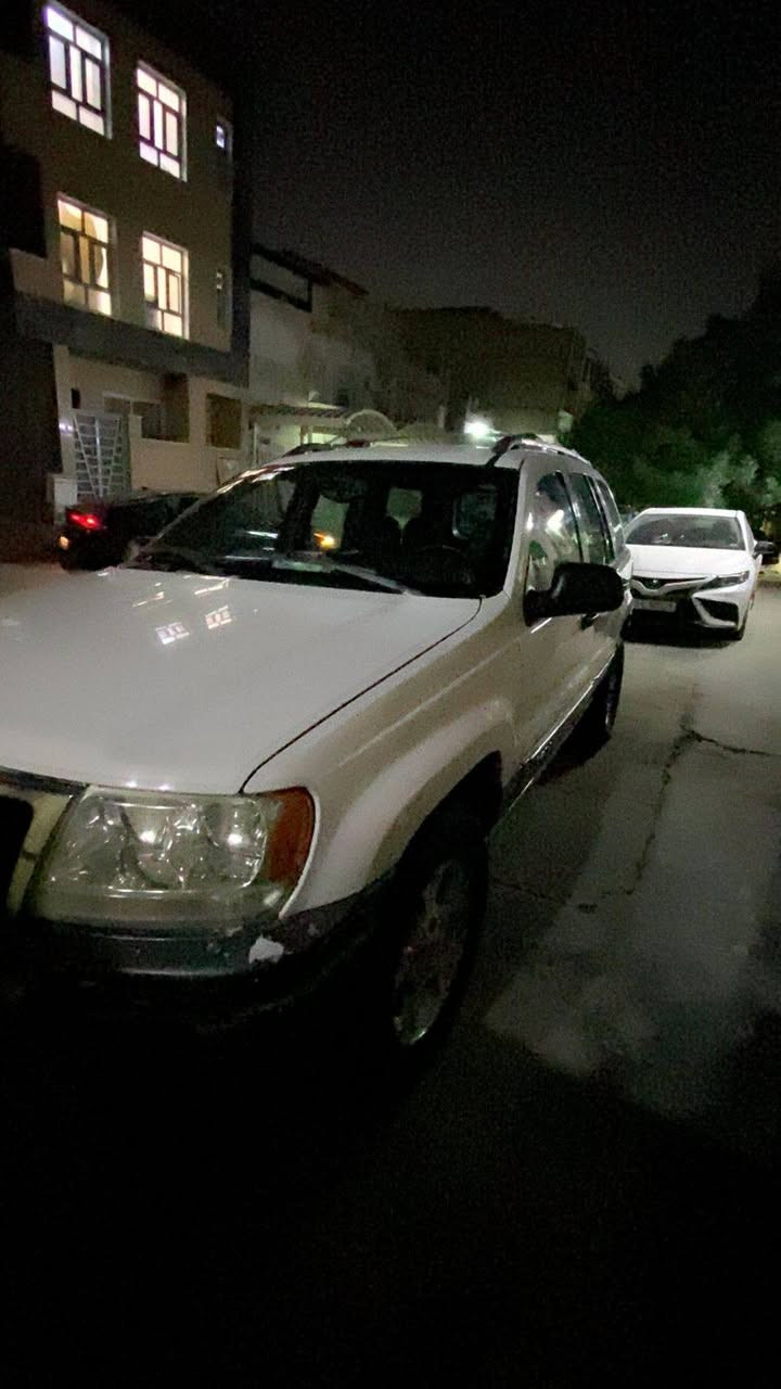 السلام عليكم من رخصت صاحب الكروب المحترم جيب موديل ٩٩ للبيع رقم انكليزي السيارة بدون حادث  قطرة صبغ مابيه عدا الدعاميات والترايش البلاستك مكينة وكير واكسل والكهربائيات  مكفولات نقص السيارة صدر امامي  كمبريسر فقط
السعر ٧٠ وبيه مجال قليل للاتصال ***********
