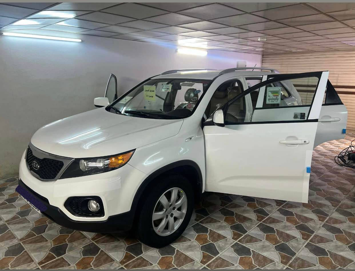 كيا سورنتو خليجي 
موبايل***********
شركت البخيت موديل2012
محرك4سلندر دوش حجم محرك2400
لون ابيض ثلجي
سياره 7راكب3مقعد
قطر صبغ مابي فقط بارد كارت سونار بل منشوره
محرك قبغ مفتوح بدون عيب لا صرف لابخار
سياره دينار ما تصرف عليه جهاز تخم تاير صدر بطاريه كلها جديد
سنويه2031هزه براد جديد بسمي
مكان سياره كركوك استفسار*********** كركوك, العراق
