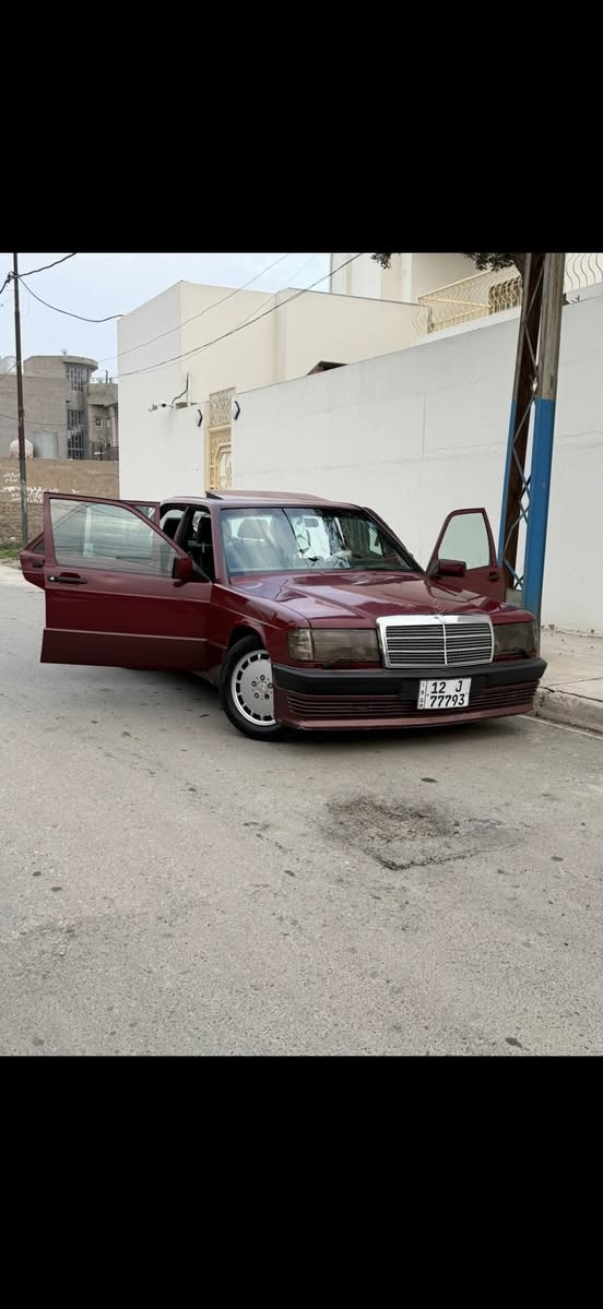 السلام عليكم 

للبيع مارسدس 190
موديل 89 محدثه 91
دعاميات M
سلايت 
داخل جلد 
محرك 4 سلندر كابريته 
كاربون بانزين بيها 
شرط التحويل 
صبغ جماليه بدون ضرر 
السياره حيل جديده 
الموقع موصل حي الطيران 

السعر 55 وبيها مجال للطيبين 
غير متواجد عل خاص فقط عل رقم *********** 
***********
