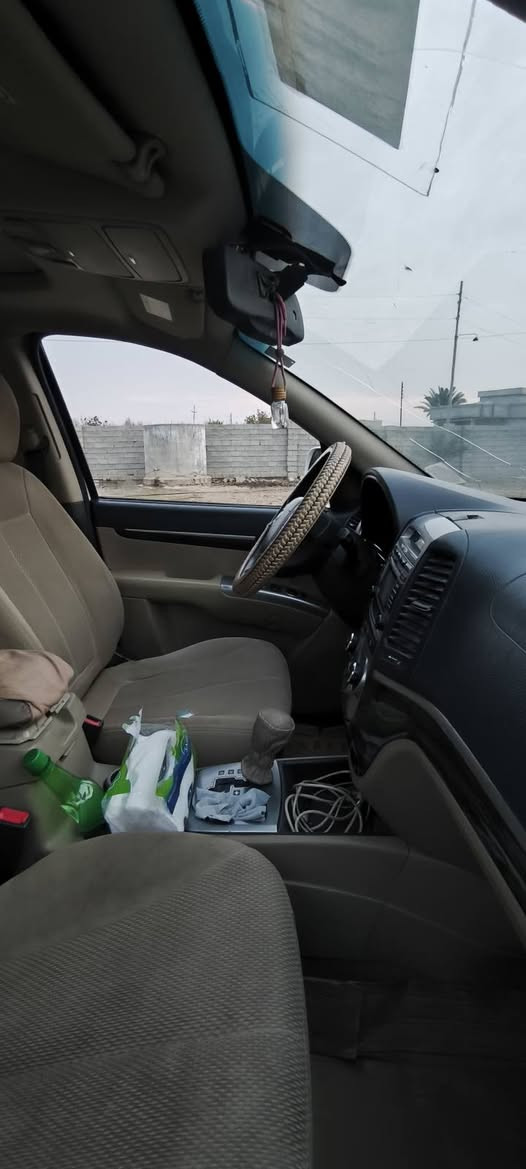 للبيع: هيونداي سنتافي (Hyundai Santa Fe) - خليجي
✅ التفاصيل والمواصفات:
الموديل: 2011 / 2012 (الشكل المحدث).
اللون: أبيض ملبي (صبغ وكالة، خالية من الحوادث القوية).
المحرك: 6 سلندر، محرك قوي واقتصادي، كير ومكينة بشرط الفحص (كفالة).
الرقم: (صلاح الدين)الرقم والسنوية جديدة والتحويل مباشر.
✨ المميزات:
الواجهة: شباك كروم، لايتات عدسة أصلية، كشافات ضباب.
الإضافات: سكة قمارة (Roof Rails)، مقابض أبواب كروم، ويل كب بلادي.
الداخلية: غرفة نظيفة جداً، تبريد مركزي (ثلج)، تحكم ستيرن، ونظام صوتي وكالة.
السعر ١٦٠ مكلف بالنشر الإتصال على الرقم 
***********
0770 366 4373
