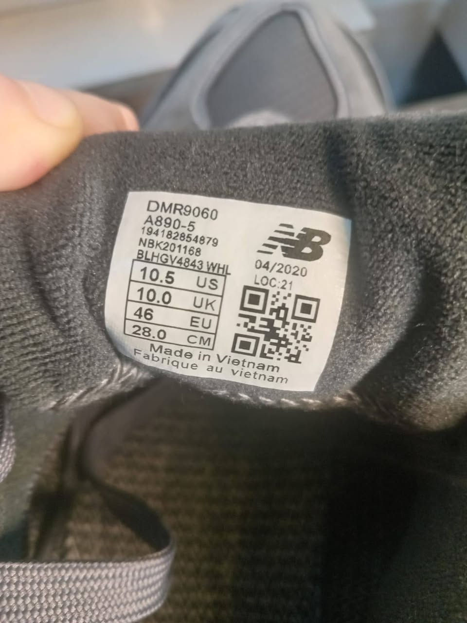 New Balance 9060 
ڤيتنامي  قياس 46 بس قالبه صغير يلبس 44


**إذا كنت صاحب هذا الإعلان وتريد حذفه لأي سبب، رجاءا أرسل رسالة إلى الدعم الفني**