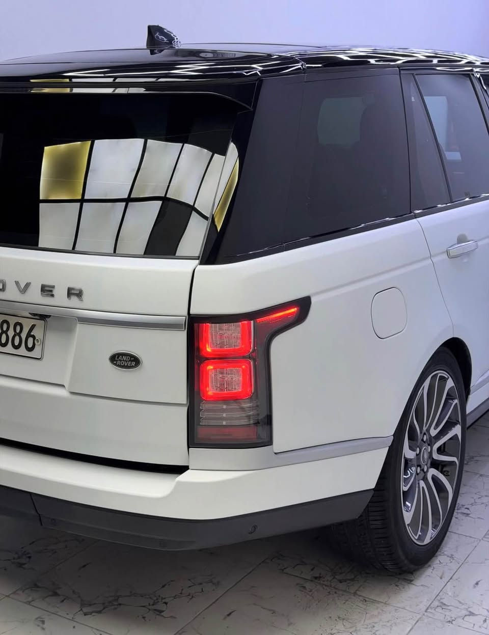 رانج روفر 2017 ڤوج اوتوبايوگرافي سوبر چارج اعلى فئه، وارد خليجي وكالة صديق مكفوله و مغلفه نانو PPF مطفي، رقم اربيل، ماشيه 99km، جاهزه بدون اي نقص مع كامل ملحقات الشركه، 
1-كامرات 360 مع حساسات اماميه خلفيه
2-مقاعد جلد احمر كهربائيه، تدفئه تبريد و مساج
3-سقف بانوراما two colours 
4-ابواب شفط مع دخول ذكي 4 ابواب 
5-دواسات كهربائية 
6-مرآة جانبيه شفط و ذكيه عند الحركه الخلفيه 
7-قاصة امان عدد 2 
8-ماسحات اناره  اماميه
9-جكات تحكم في الارتفاع  
باقي المواصفات هواي و معروفه لل Autobiography 
السعر المطلوب 41000$
*********** البصرة, العراق
