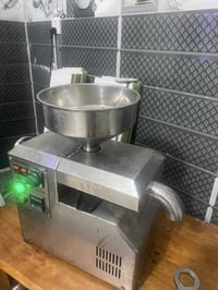 معصرة زيوت • معدات مطبخ