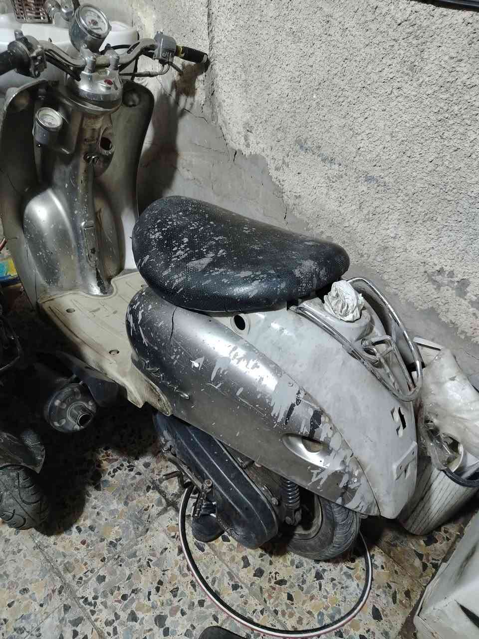 سلام عليكم كلاسك للبيع شغاله كلشي ما بيهى شغل واطلع وين ما تريد مكاني بل مدينه الورفلي السعر 140قفل رقمي ***********
