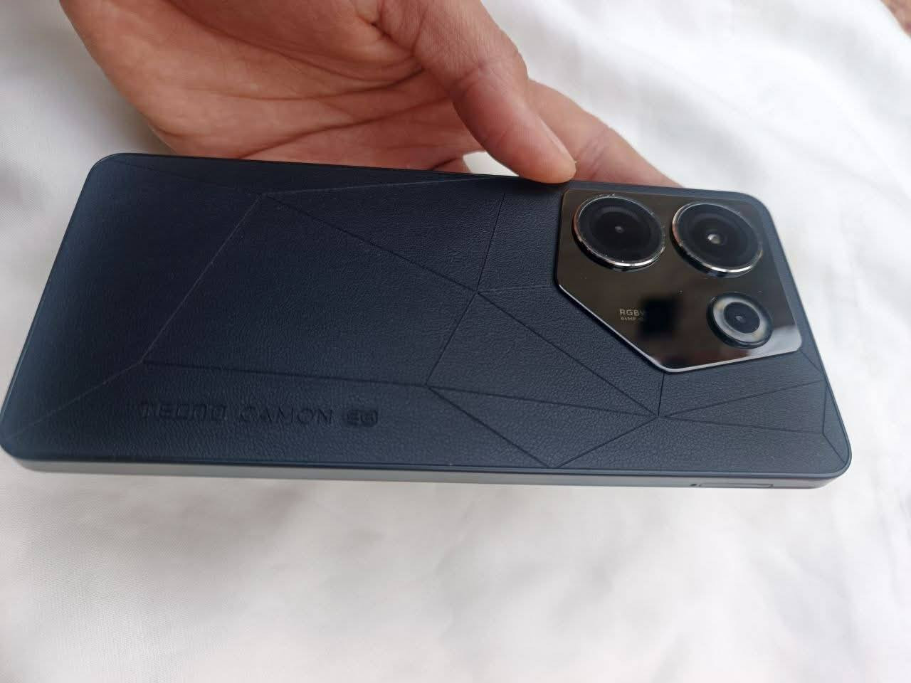 تكنو كامون 20 برو 5G 

- شاشة 6.8 بوصة AMOLED بتردد 120Hz
- معالج MediaTek Dimensity 8050 قوي
- ذاكرة 8GB RAM + 256GB تخزين
-
أداء ألعاب ممتاز:
- 90 فريم في PUBG و 120 فريم في الألعاب الأخرى
- تجربة لعب  نظيف كلش كامل الملحقات 
السعر 225 العنوان بغداد


**إذا كنت صاحب هذا الإعلان وتريد حذفه لأي سبب، رجاءا أرسل رسالة إلى الدعم الفني**