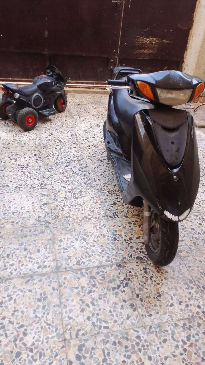 سلام عليكم دراجه بريز  لايت عالي مكينه كفاله لا تنقيص لا تبخير لا نضوح كهربائيات شغاله سلف هندر اضويه كفرات بلاديات ختم واحد شلعه ومعدل شك الكاع السعر 600مجالهه قليل *********** مكان بغداد الشعب
