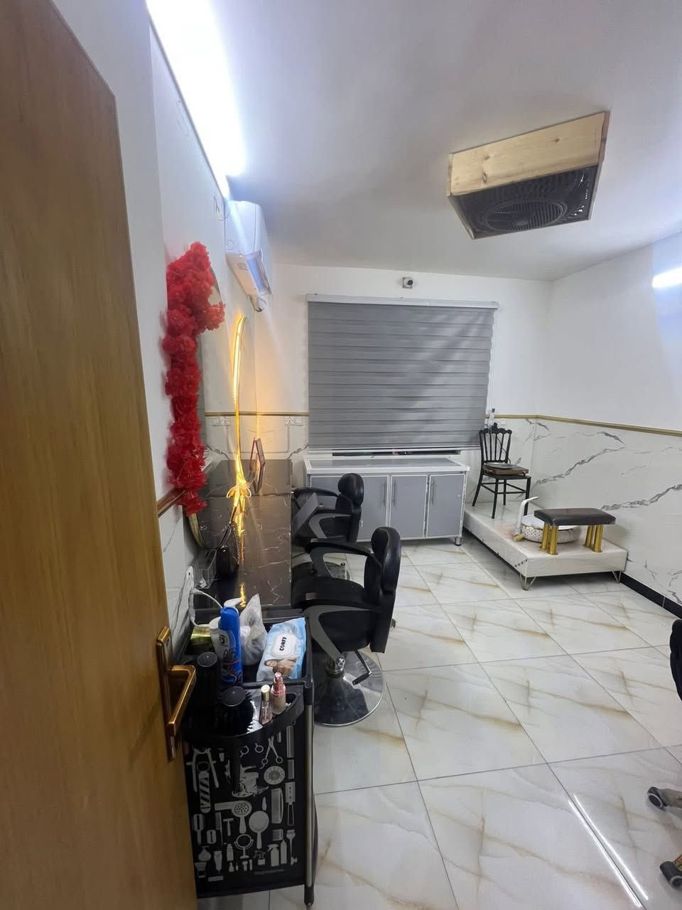 مركز تجميل 
أجهزه حديثة جداً 
أستخدام قليل جداً
موقع شغال موجود ه الوصولات خلال الأشهر 
جهاز ليزر كانديلا أصدار ٢٥
ليزر أزالة وشم مع كاربوني مع أزالة تصبغات 
وجهاز هايدروفشل ٢٥ هاند مع كامره فحص بشره 
مع غرفة صالون متكامل بدكير ومنكير 
وموجود گادر 
مدينة الصدر قطاع ١٠ 
على الشارع العام 
فوق صيدلية نقاء الذهب 
لتواصل واتساب ***********
