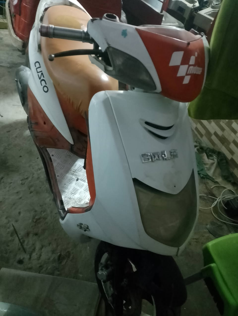 دراجة سكنس نثية 110 ياباني متروكة ابيع كوم حديد محرك شغال كهربائيات كلهة شغالة دراجة متمشي يرادلهة قايش ابيع كوم حديد 180وبيهة مجال مكان بغداد شعب ***********
