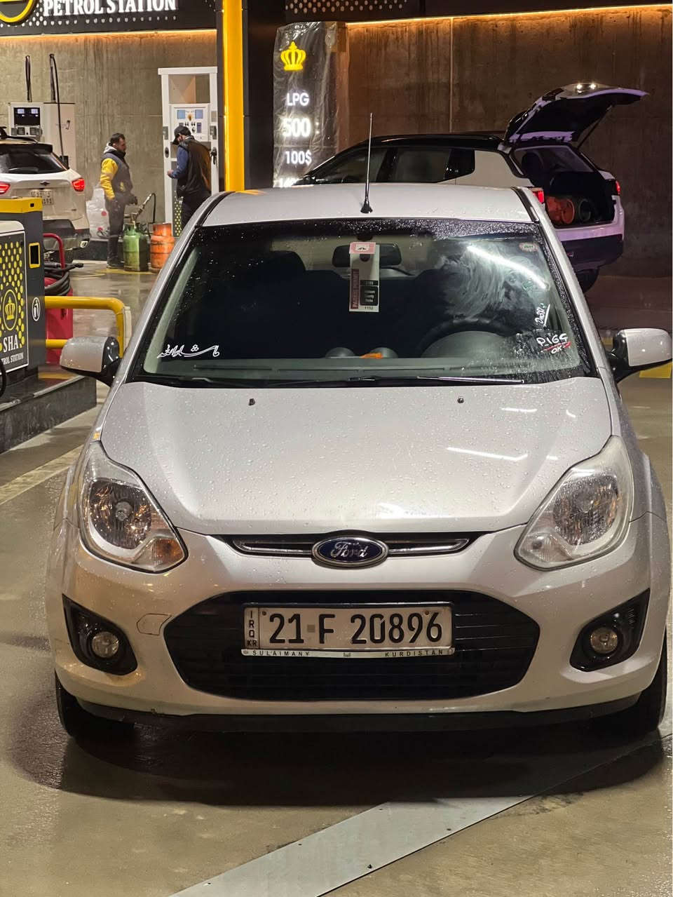 ٧٨ $ مه جال
***********  سليمانى 
فورد فيگوو ٢٠١٤
 بوياخى نيه 
سه نه وى و ره قه م تا ٢٠٢٩ تازه يه 
گيرو مه كينه
شاشه و كاميره  
و ته بريدو ته قه و ره قه ى به شه رت
 ناوى لوك لوكه تازه ماوه سه ياره كه 
ته نياكه مى قه له م كارى هه يه و به س السليمانية, العراق
