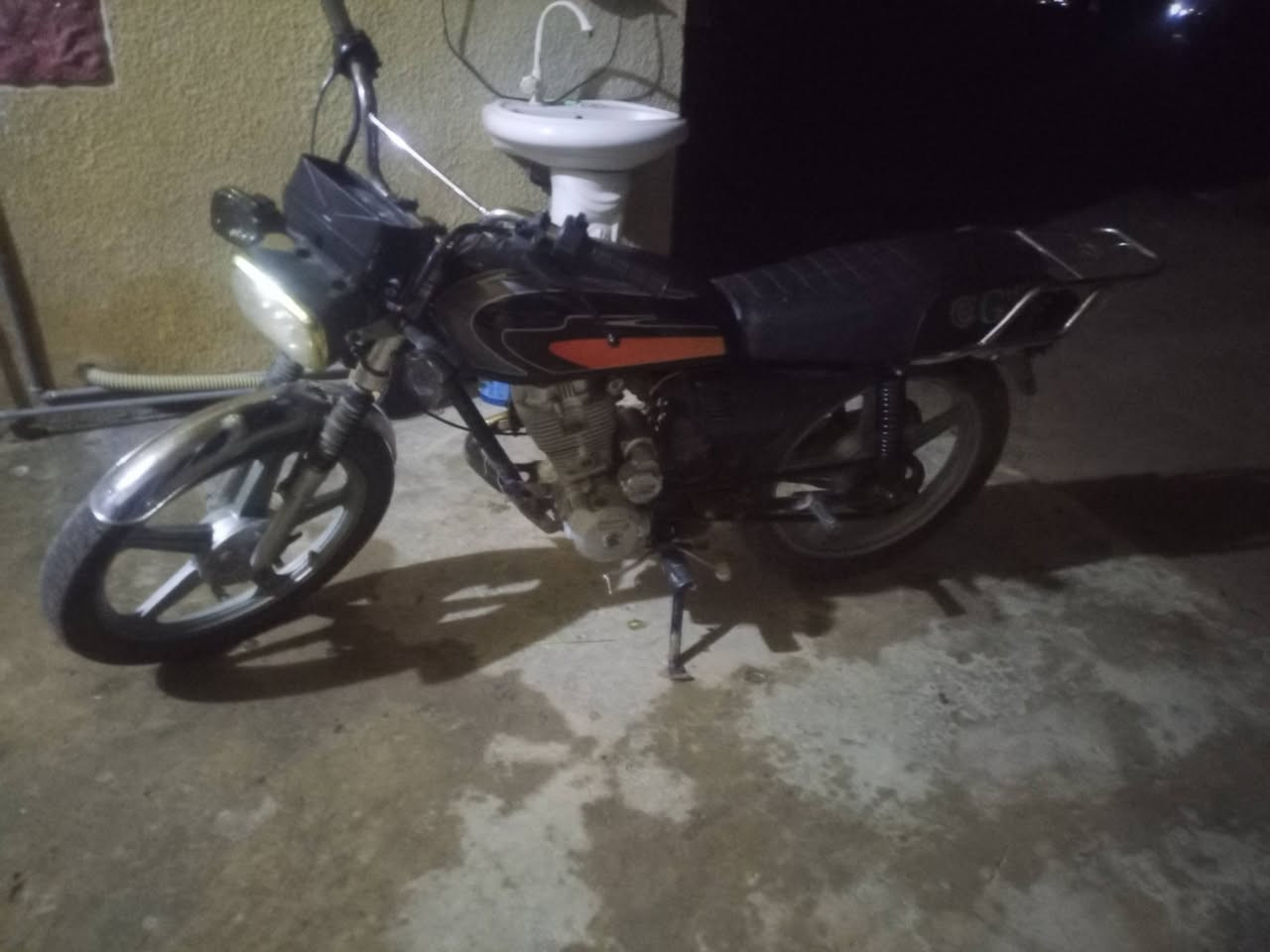 اخوان دراجه  موديل 21. خمسه كير  شغاله سلف هندر كهربائيات كامله 
مكينه حجم 200 مكفولة ما بيها نقص

  مكاني ديالى الخالص* قريب تقاطع القدس 

#سعر300  رقم ***********
