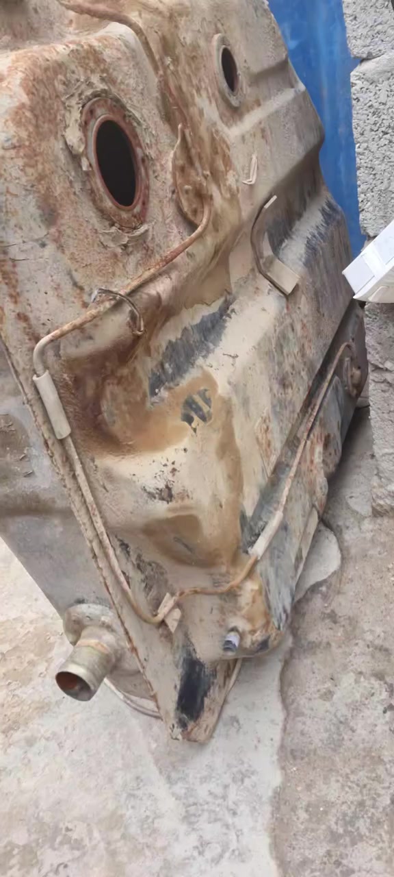 تانكي بانزين فوتون ٢٠١٤ مال تفصيخ نظيف سعره ٥٠ الف مكاني بغداد المشتل ***********
