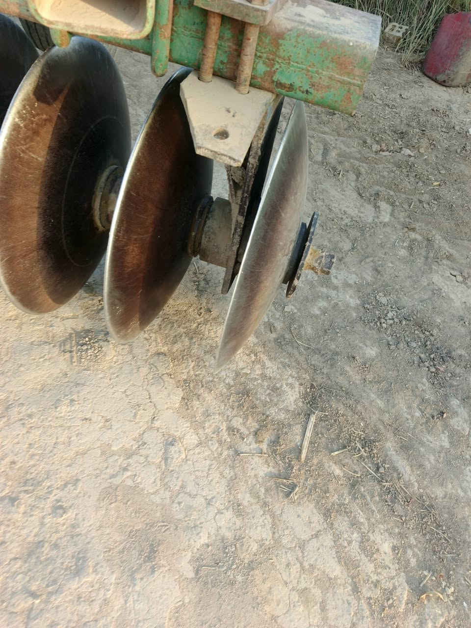 سلام عليكم دسك شغل عباس المضهر من فطر ومن الحيم محور طاسه بوربنات صوج جديده كامل هوه وقاشطاته للاستفسار على رقم ***********
