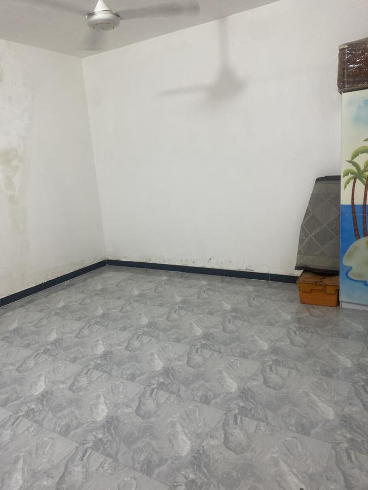 للبيع 100مترب220 الواجهة 5مدخلين بناء حديث 3غرف نوم 3صحيات واستقبال ومطبخ شارع المركز
***********
