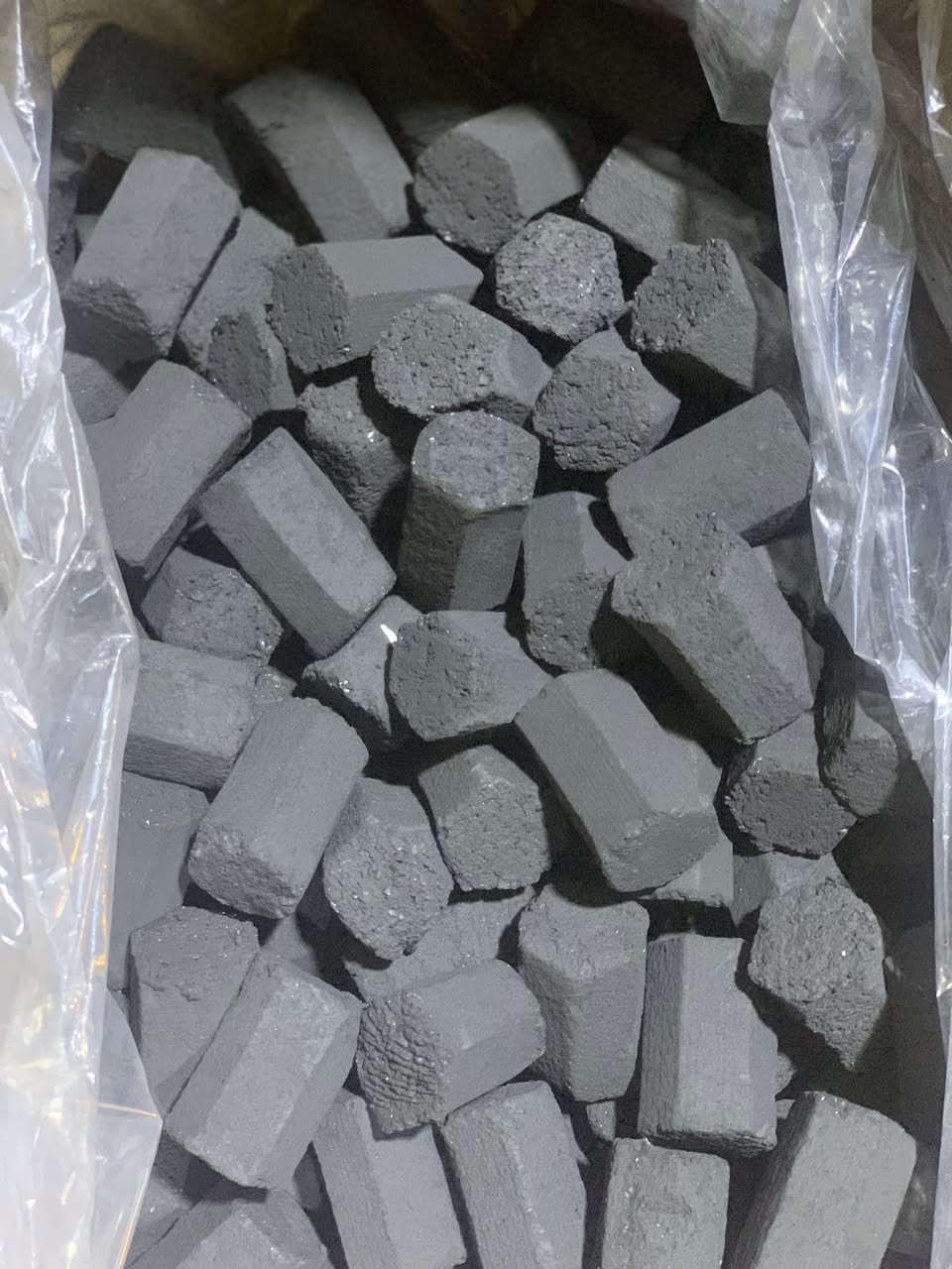 يوجد لدينه فحم كارتون ١٥الف نوعيه ممتازه ***********يوجد واتساب فقط
