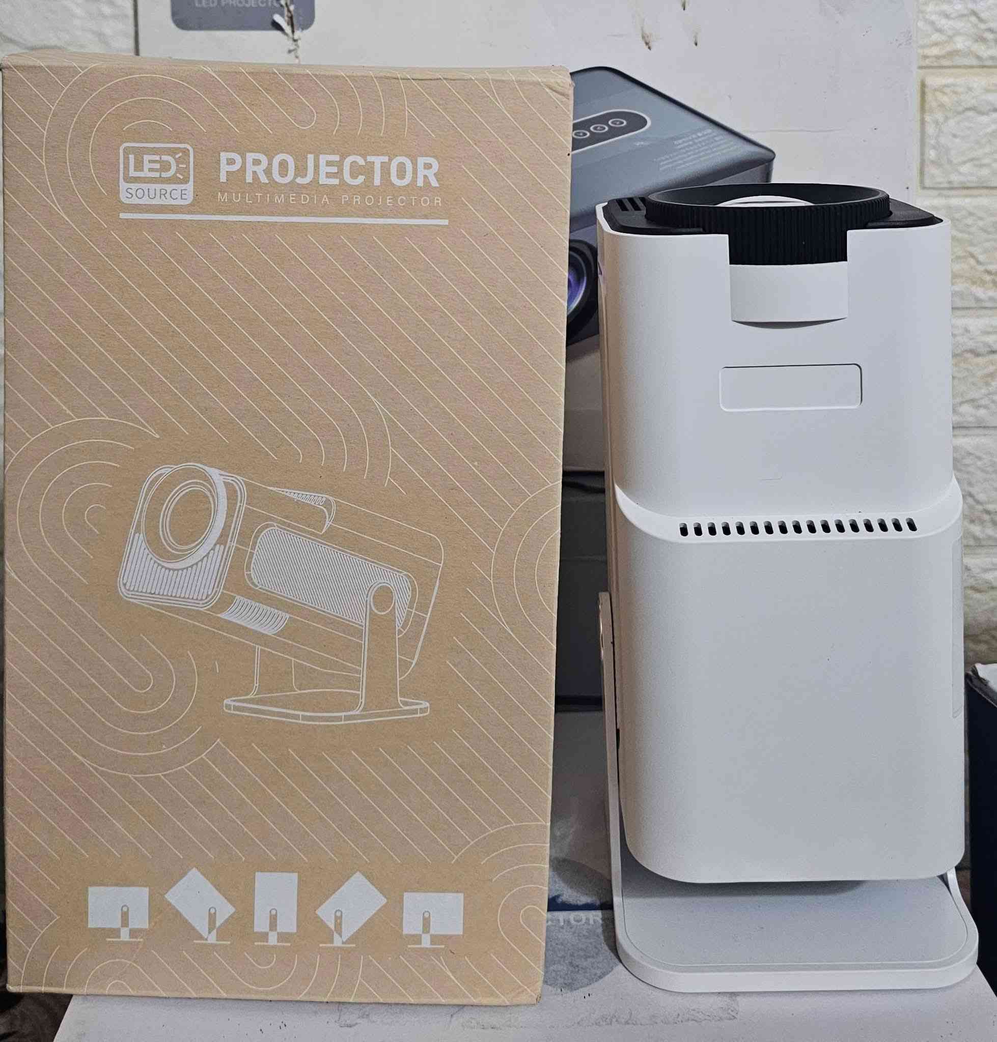 داتاشو واحد من افضل نوعیات ، نوعیە معروفە ب سعر ارخص و مواصفاتە عالیە 💯
نسخە HY 320 الحجم کبیر 💣 مو صغیر ، الحجم کبیر 💯
دقە 4k ، نضام اندروید 11 ، بیها کوکل و یوتیوب و نتفلیکس و سوق بلي و شترید تنزل بیە 📥🛜
یربط علی کل نوعیات اجهزة ب طریقە وایرلیس ، مایحتاج الکیبل ☀
 نوعیە معروفە جدآ ، مواصفاتە عالیە و شاشە العرض کبیر و صوتە عالیە و کلش واضحە 📢
لونە ممیز و اجمل الابیض و اسود ⚡
جدید غیر مستخدم 💯


**إذا كنت صاحب هذا الإعلان وتريد حذفه لأي سبب، رجاءا أرسل رسالة إلى الدعم الفني**