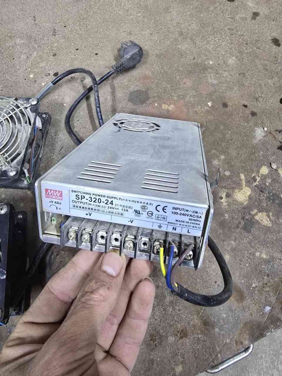 سلام عليكم اخوان غراض لبيع لي خدمنه يطينه بيهن سعر عنوان بابل واتساب ***********
