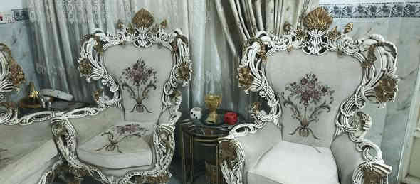 سلام عليكم
تخم مصري شغل درجه اولى نيضف كلش يحتوي على 
4كراسي  وقنفات اثنين
وماصات 3صغار وحده كبيره
مكانه بابل حي الزهراء شارع الخدمي 

السعر 600 ألف وبي مجال 

***********

.
