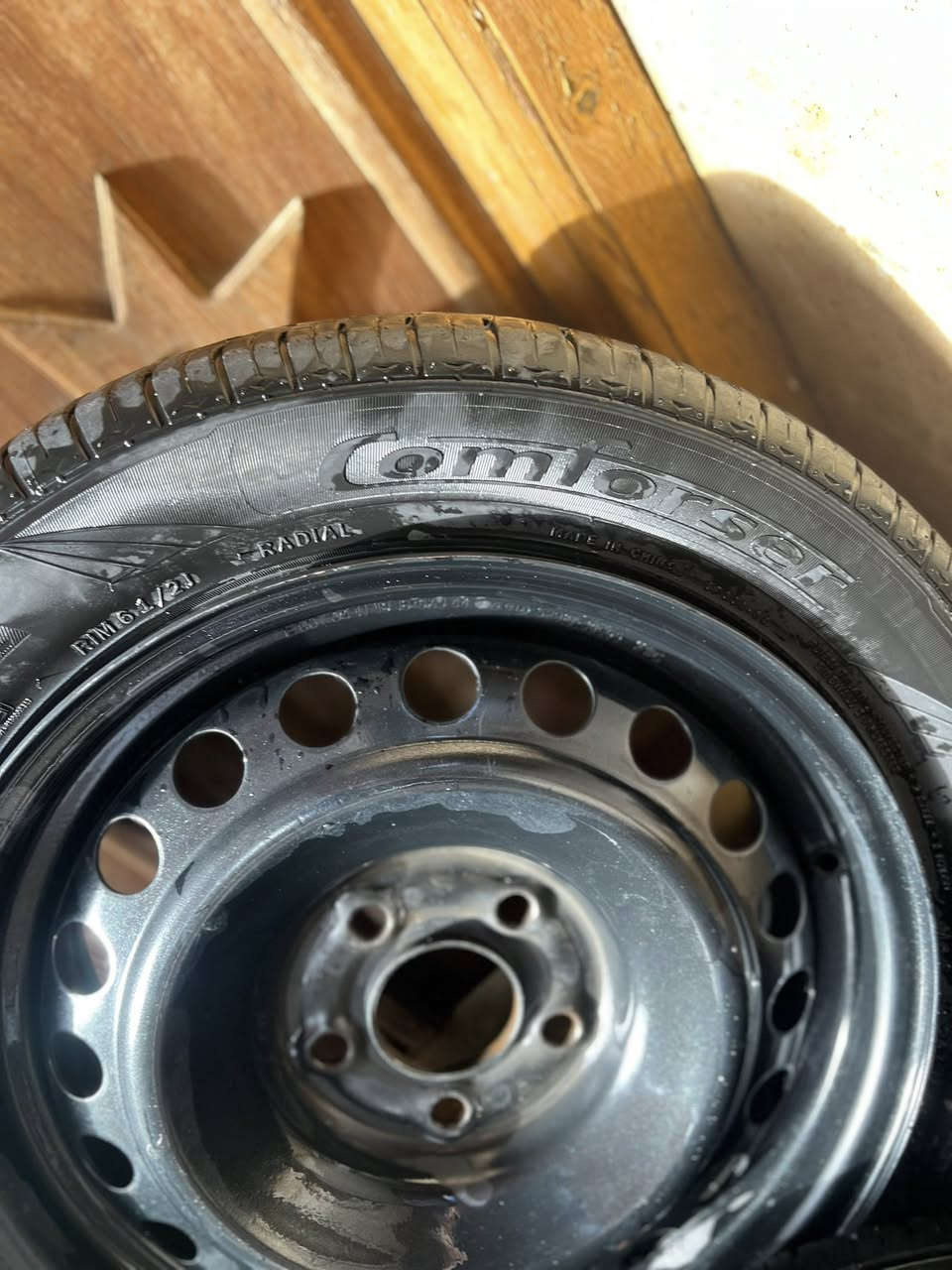السلام عليكم
تخم ويل حديد كوري أصلي مال صول موديل 24 
قياس الويل 16 
قياس التايرات اللي بي 205/55/16 
نوع التايرات comforser 
مستعملات شهر فقط 
السعر 300 ألف 
يرهمن فورتي جي تي لاين - صول - كورلا - كامري 
للتواصل واتساب *********** 
او اتصال ***********

