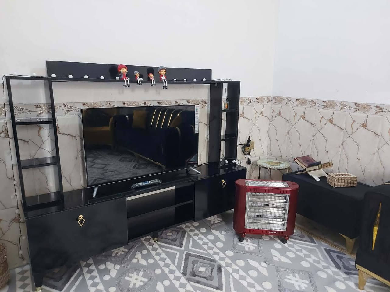 للبيع غرفه اخشاب تركي قطع عشره سعر ٩٠٠ تخم مقاعد ٨ برادت سعر ٥٥٠ ميز ٧٥ وعنوان رمادي رقم *********** للإستفسار
