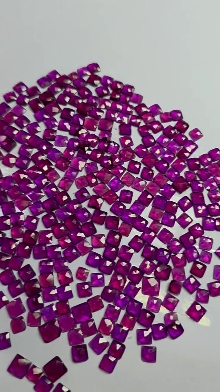 Rhodolite garnet ross cut 
100 % natural 
Total wt 540 ct 
Pis 735 
Lantch 5 mm to 8 mm 
80 usd dollar for all 
Shpping would wide


**إذا كنت صاحب هذا الإعلان وتريد حذفه لأي سبب، رجاءا أرسل رسالة إلى الدعم الفني**