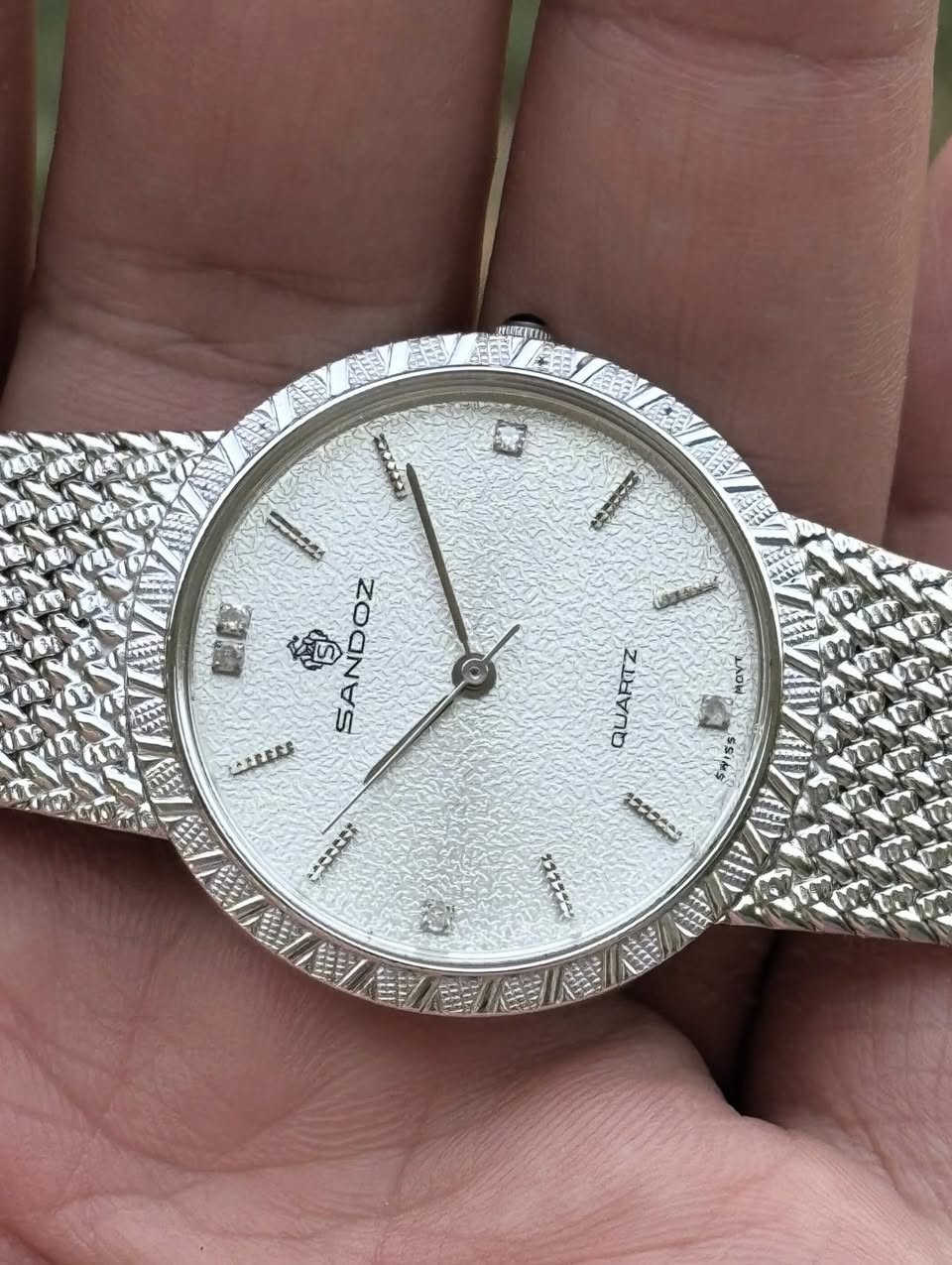 SANDOZ +
.Sandoz Quartz watch 217743 / case no.005, Swiss Made
ساعة ساندوز فينتج سويسري اصلي ونادر من الثمانينات مطرز ب5 حبات الماس. مخزن غير مستخدم
Swiss Made +
رقم الموديل: 217743
رقم العنصر: 005
التشغيل: كوارتز "
الماده: فولاذ مقاوم للصدأ
اللون: فضي
المينا: ابيض مطرز 5 حبات الماس
القطر: 31 ملم
الزجاج: كريستال ياقوتي طارد للخدوش
مقاوم للماء
النظافه: 100% مخزن
كل عناصر الساعه اصليه غير مستبدله بحاله ممتازه


**إذا كنت صاحب هذا الإعلان وتريد حذفه لأي سبب، رجاءا أرسل رسالة إلى الدعم الفني**