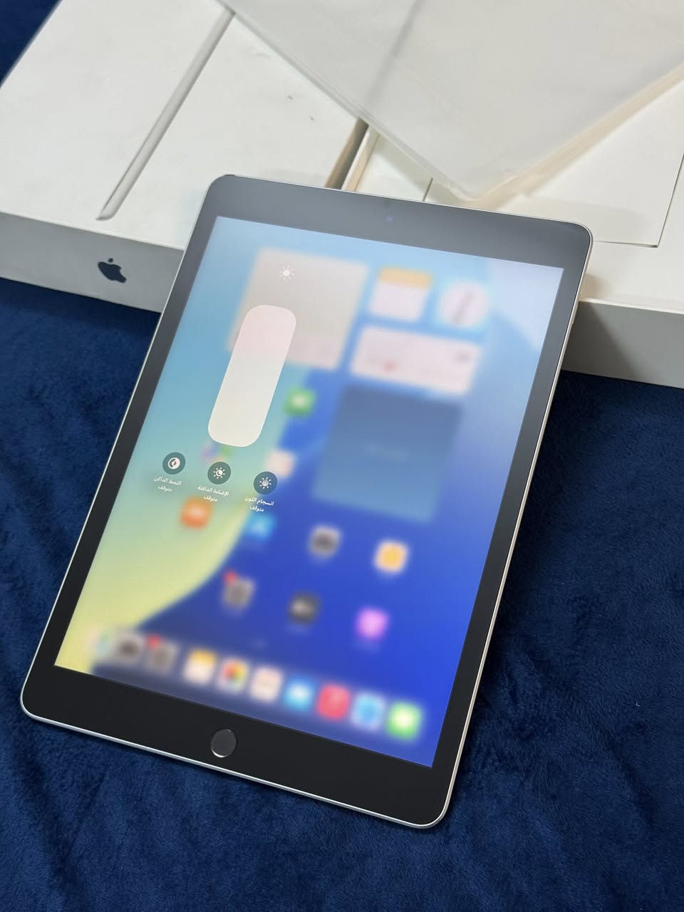 ايباد 9
ذاكره 64
نظيف ومكفول ممفتوح ابد 
شحنه شرط يومين ..
ببجي سلاسه فول ..
غراضه كيبل وكارتون حتى لزكه الشركه بعدها .. 
مكاني بغداد الشعب (250) الف 
***********
