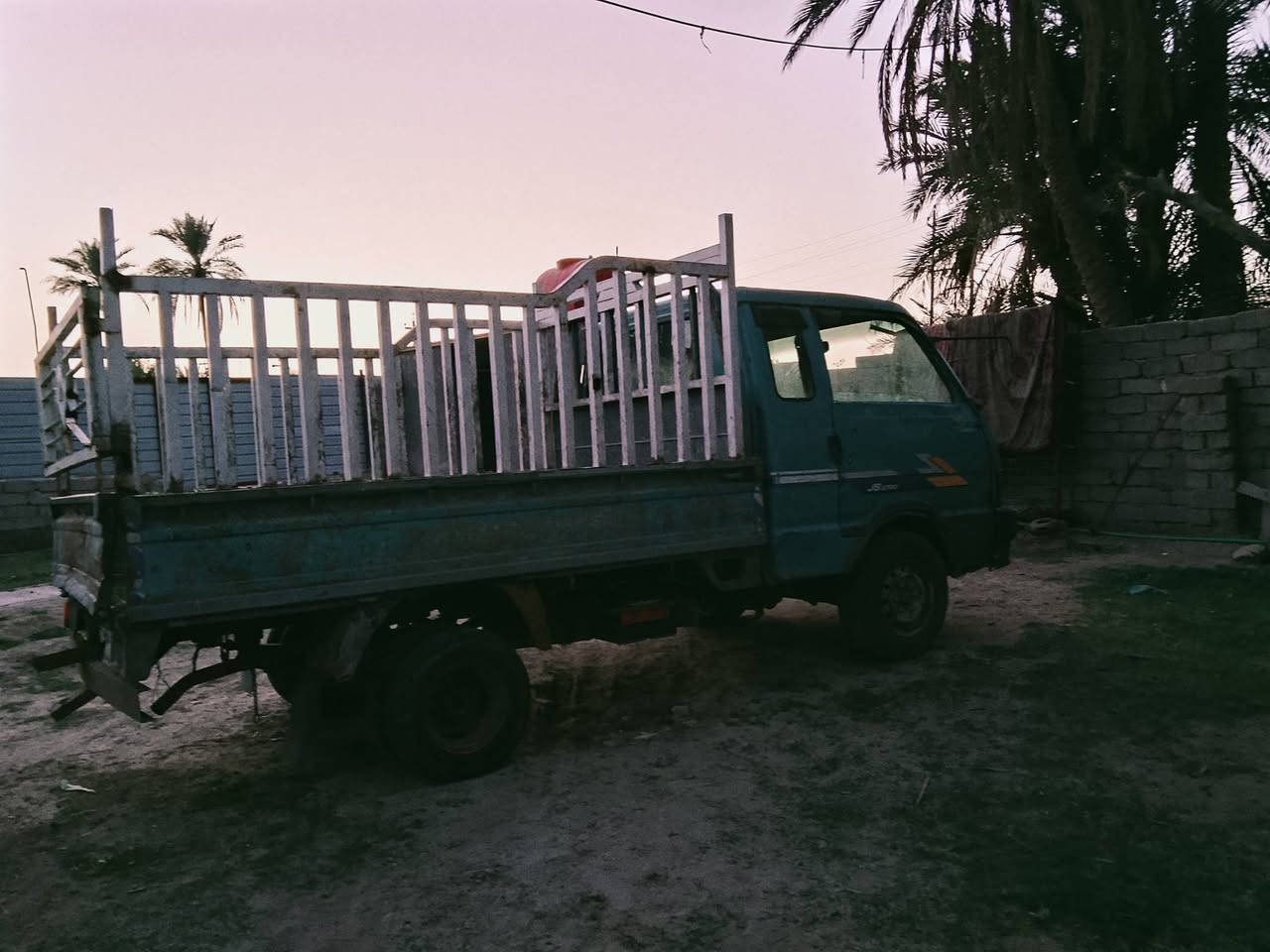 السلام عليكم كيا قماره و ربع للبيع موديل 93 گير وكسن ومحرك مكفولات السعر 40$ وبيها مجال للشراي العنوان بابل الشوملي ***********
