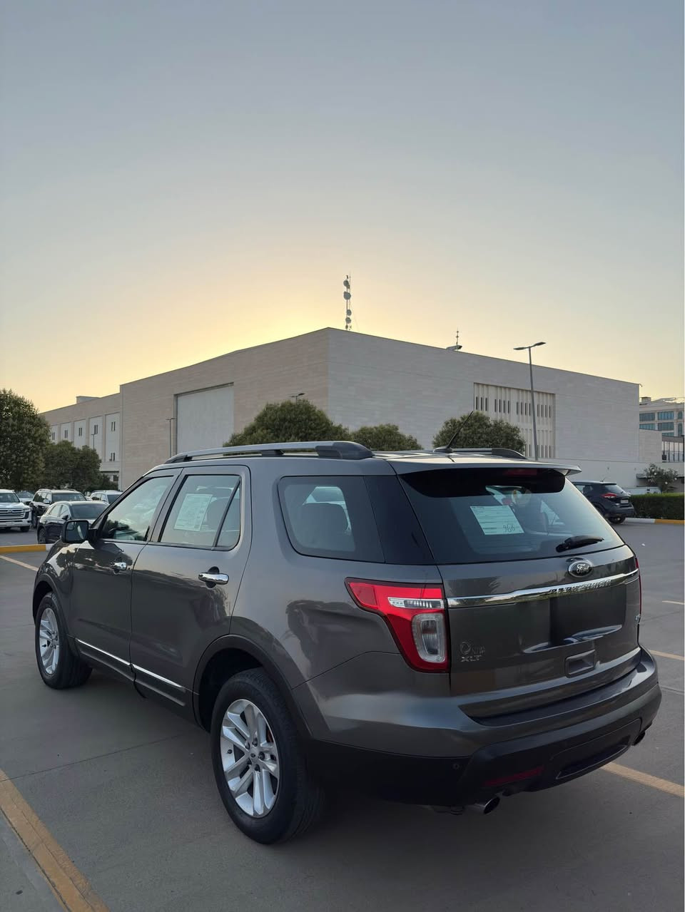 بسم الله الرحمن الرحيم متاح للبيع 
-
Ford explorer 2013 XLT
‎فورد اكسبلورر(خليجي) 2013 
 XLT 
-
-وكالة نيڤا
الي يدور شي نظيف و مكفول 
سيارة تفيد الجناي
 (السيارة مكفوله كفالة عامة من الصبغ و التبديل) 
-
لون(ميتاليك)-
‎-محرك V6 ٦سلندر
-4WD دبل اكسل
‎-4 وضعيات قيادة  
بانوراما طگتين-
٧ راكب-
حزامات (أير باك)-
‎٣ شاشات-
‎-اشاير بالـ مري
سماعات لـ مقاعد الصف الثالث-
دمام امامي-
كشنات كهرباء- 
كاميرا خلفية-
‎-حساسات خلفية
نظام سحب المقطورة-
‎-تحكم ستيرن جهتين 
نظام اوامر صوتية-
‎-تبريد منفصل الامامي
‎-تحكم تبريد خلفي 
تبريد مركزي-
تثبيت سرعة-
 جام امامي اوتو-
كود باب السائق-
يدات نيكل-
مري هيتر و كهرباء-
كشافات ضباب-
دوسات داخليه عليها ختم (Explorer)-

السيارة ماشية 158 الف ميل 

‎ 
مكان السيارة اربيل 
 بيها مكانين بارد فقط جداً بسيطات 
و سونار موجود
السعر 153$ وبيها مجال 
للاستفسار اكثر :خاص
او :*********** واتساب
او :*********** واتساب أربيل, العراق
