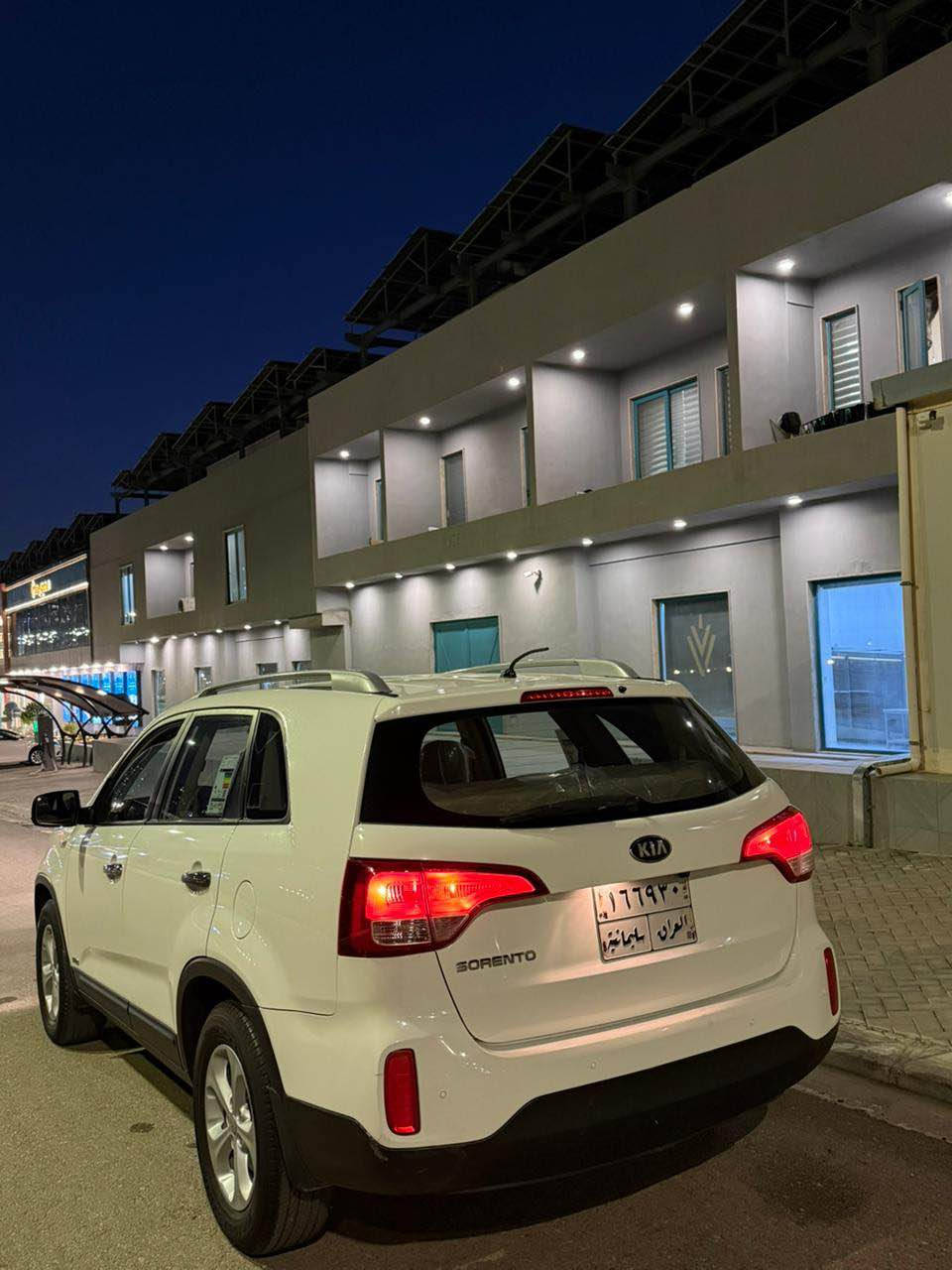 كيا  سؤرينتؤ  ٢٠١٤ 
كلين  بئ  بؤياغ  سةيارةكة  زؤر  خاوينة 
٣مقعد  تةبريد  مةركةزي  
مةكينة  چوار  پستن 
*********** أربيل, العراق
