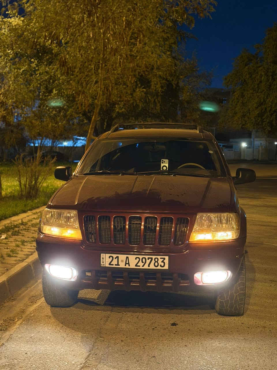 كراند شيروكي لمتت 4x4
سنويه باسمي
موديل 2000
V8 / 4.7L
كير مكينه ضفيره بدون عيب مابي اي خلل
كشن جلد  تدفيه 
ثلاث قطاع صبغ للجماليه
مكان السياره كركوك 
رقم الهاتف ***********
سعر 73$

