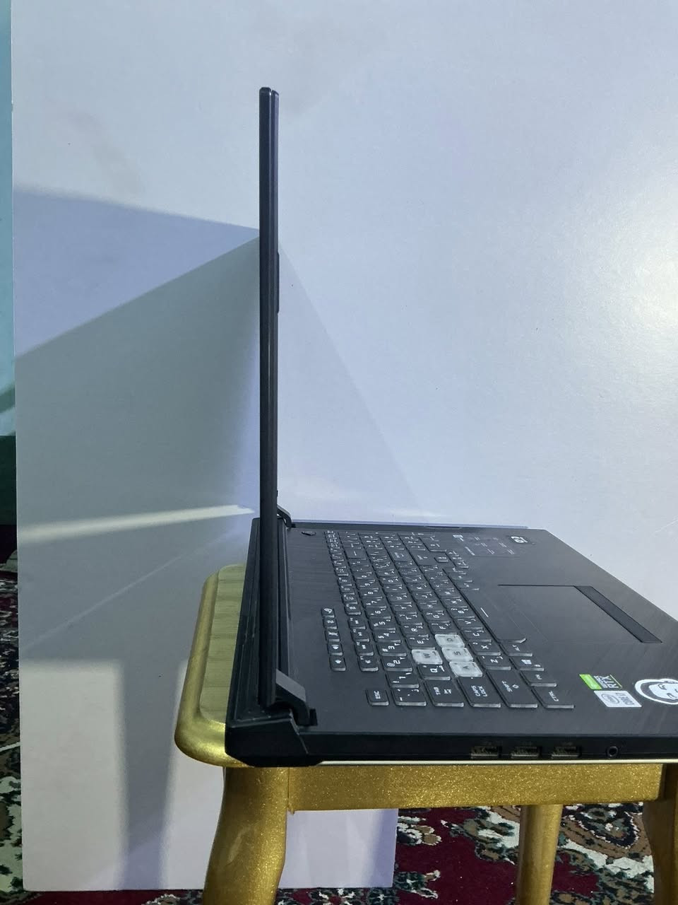 للبيع: ASUS ROG Strix G17 - نسخة المحترفين النادرة
🌟 أهم مميزات الجهاز:
الحالة: بحالة الوكالة، لم يفتح نهائياً، وجميع ملصقات الضمان والملصقات الداخلية الأصلية موجودة.

الذاكرة العشوائية:64GB RAM (وحش أداء للمونتاج الثقيل والبرمجة والتصاميم الهندسية).

التخزين: سعة 1 تيرابايت SSD سريعة جداً، مع توفر منفذين إضافيين لزيادة المساحة مستقبلاً (إجمالي 3 منافذ).

نظام التبريد: أصلي من المصنع بتقنية المعدن السائل (Liquid Metal)، لم يلمس ولم يتم تغييره لضمان أفضل برودة.

🛠 المواصفات التقنية الكاملة:
كرت الشاشة: NVIDIA GeForce RTX 2070 Super

المعالج: Intel Core i7 (الجيل العاشر).

الرام: 64GB DDR4 (أعلى سعة ممكنة لهذا الموديل).

الهاردسك: 1TB NVMe SSD.

الشاشة: 17.3 بوصة كبيرة الحجم، مثالية للألعاب وصناعة المحتوى.

الملحقات: الشاحن الأصلي بحالة ممتازة مع حقيبة

بيه طقة خفيفة من ترفع الشاشة اول ما جبته ما اثرت سلباّ 

السعر 1300000 دينار عراقي و بي مجال للشراي
مكاني كربلاء سيف سعد/ ما عندي توصيل


**إذا كنت صاحب هذا الإعلان وتريد حذفه لأي سبب، رجاءا أرسل رسالة إلى الدعم الفني**