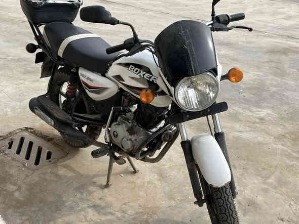 تحيه طيبه
للبيع دراجه بوكسر موديل 2019
اخت زيرو ماشيه 25الف
رقم واسط باسمي
كفاله عامه للاستفار 

‭0780 016 8427‬
