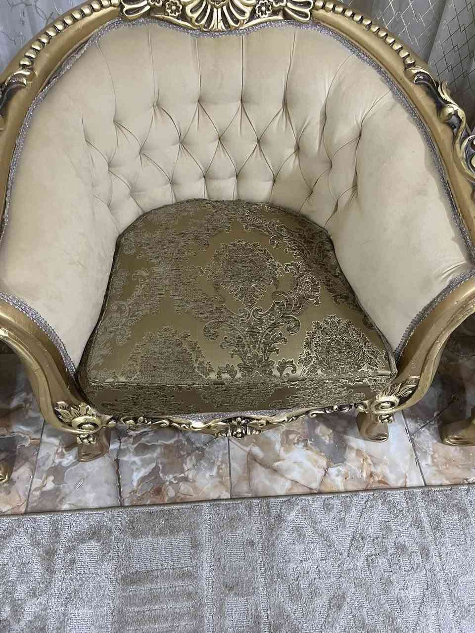 السلام عليكم تخم للبيع استعمال قليل جدا مصري 10 مقاعد مع طبلة وسطية عدد 1 و2 جانبيات عدد 2 للاستفسار على الخاص


**إذا كنت صاحب هذا الإعلان وتريد حذفه لأي سبب، رجاءا أرسل رسالة إلى الدعم الفني**