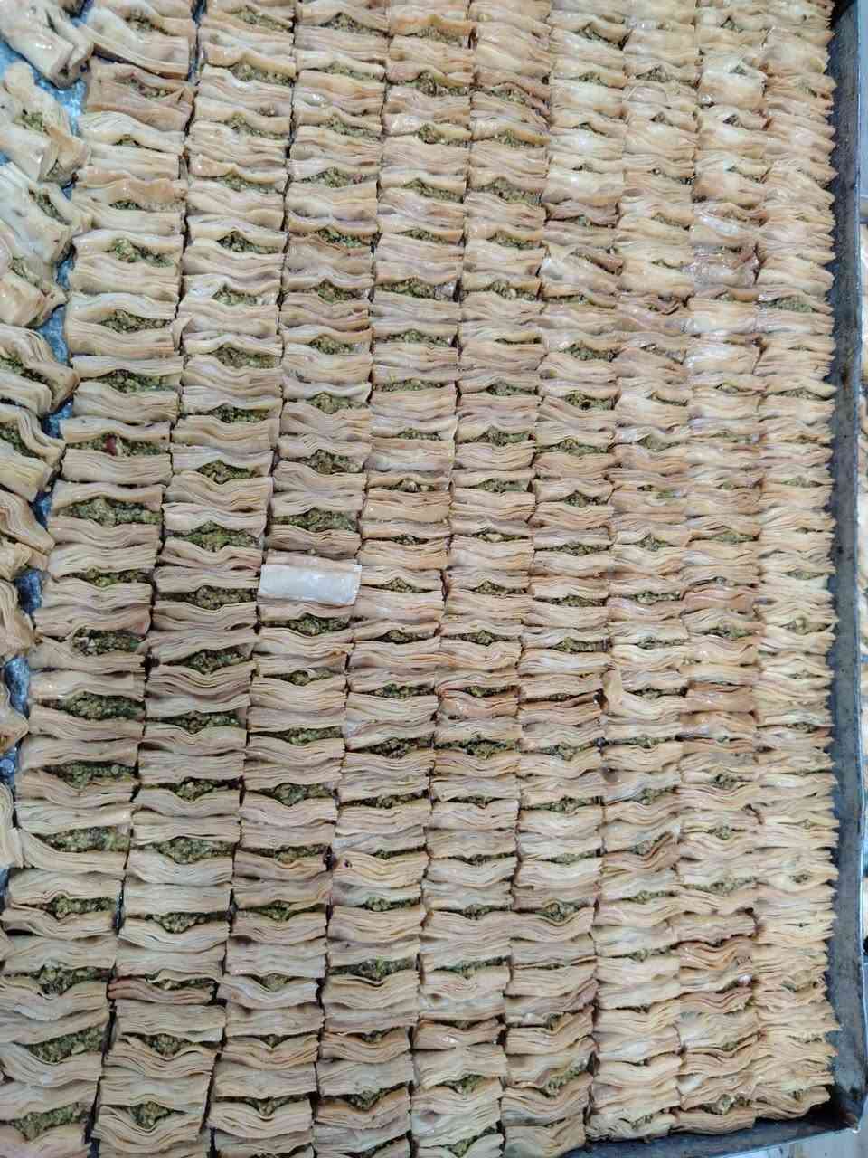 زبائنه الطيبين 
وفرنالكم بقلاوه زلابيه زنود الست برمه كل الانواع متوفره وتوصيل متوفر هسه 😋 
سعر الكيلو. .......4000

نص كيلوو ..........2000

ربع كيلو.........1000

‏‪***********‬‏رقم الحجز
